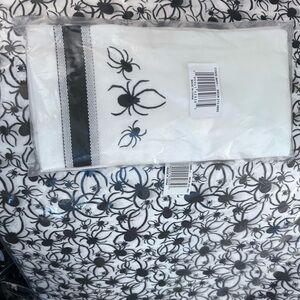 Elegant Spider Design Bath Mat - Black and White 20x30 & 2 Hand Towels
